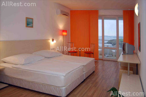Romance Hotel 11